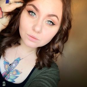 Meet your Posher, Elena